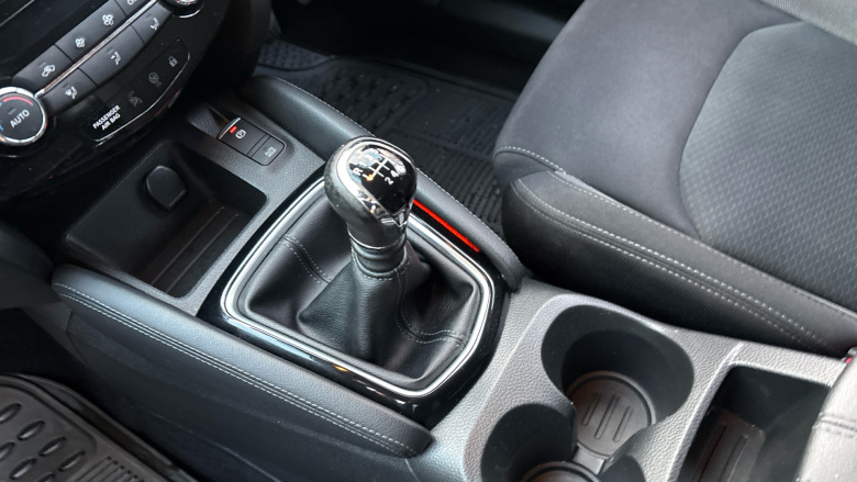 Nissan Qashqai 1.3 DiG-T N-Connecta 5dr Petrol Hatchback